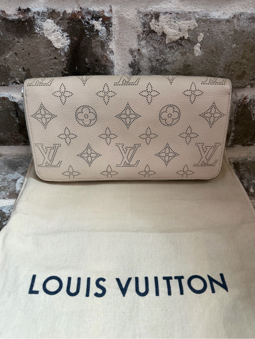 Louis Vuitton Mahina Amelia Wallet
